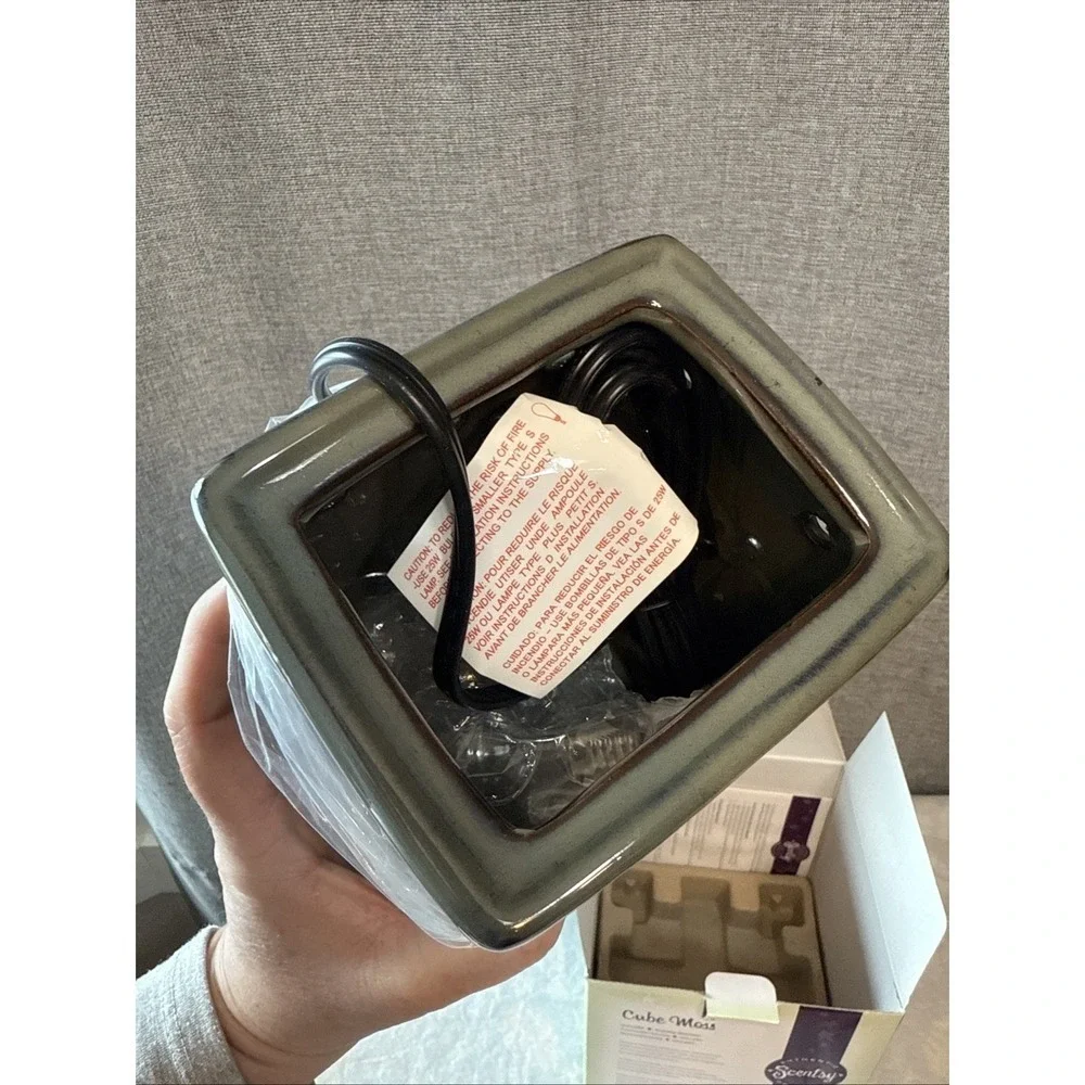 NEW Scentsy CUBE MOSS Wax Warmer Moss‎ Green 1100-23215